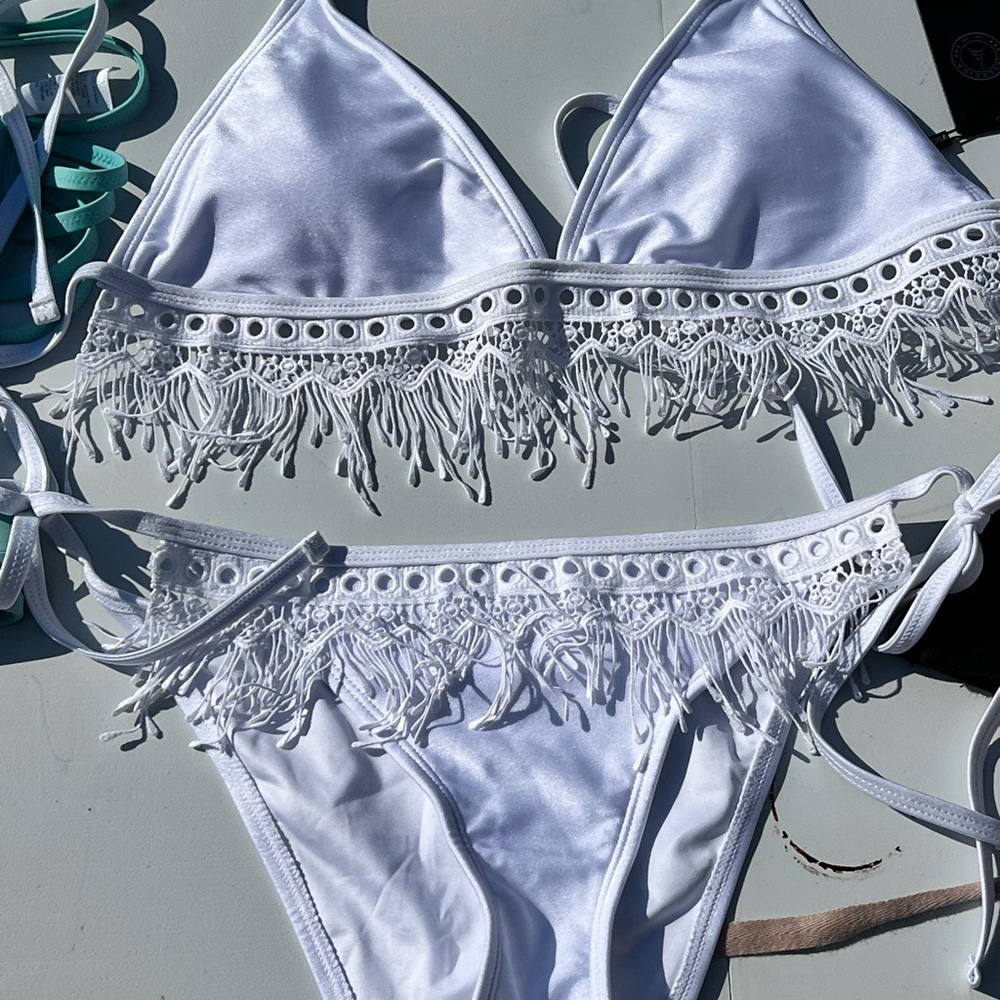 Relleciga white bathing suit